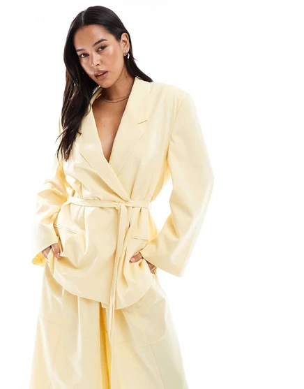 Приталенный блейзер-оверсайз с завязками на талии от ASOS DESIGN цвета пахты - часть комплекта buttermilk