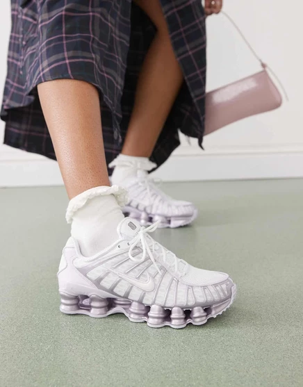 Кроссовки Nike Shox TL белого и фиолетового цветов white