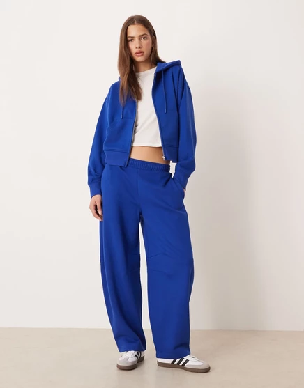 Дизайнерские спортивные брюки ASOS с закругленными штанинами темно-синего цвета blue