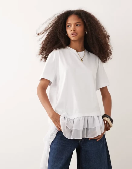 Асимметричная футболка оверсайз от ASOS DESIGN с шифоновым кружевным низом белого цвета white