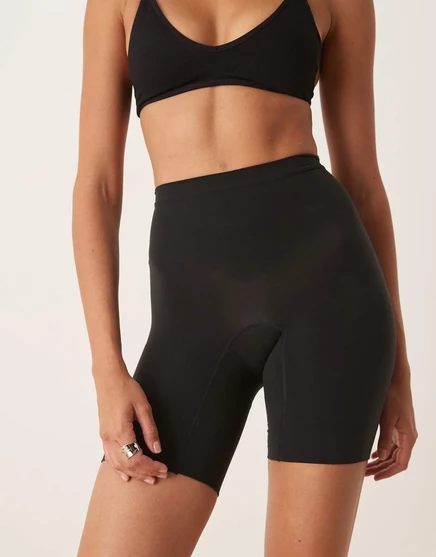 Повседневные бесшовные облегающие шорты Spanx черного цвета black
