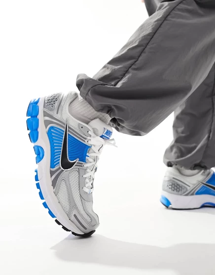 Бело-синие кроссовки Nike Zoom Vomero 5 white
