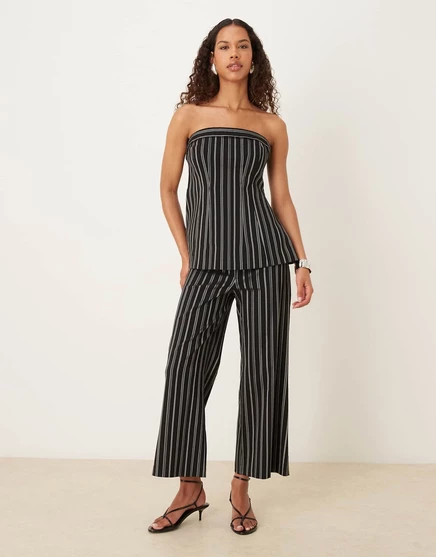 Дизайнерские брюки-клеш от ASOS в черно-белую полоску - часть комплекта black & white stripe