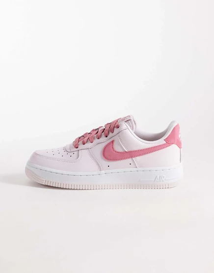 Кроссовки Nike Air Force 1 '07 светло-розового цвета 
