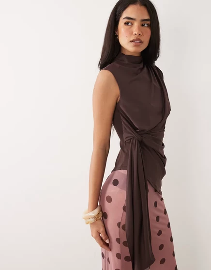 Женский топ ASOS Design с высокой горловиной и завязкой, шоколадный
