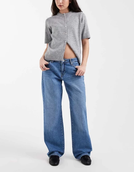 ТОЛЬКО прямые джинсы Britney с заниженной талией средне-синего цвета  medium blue denim