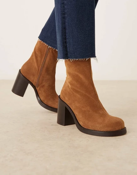 Замшевые ботильоны премиум-класса на каблуке песочного цвета от ASOS DESIGN Remy sand suede