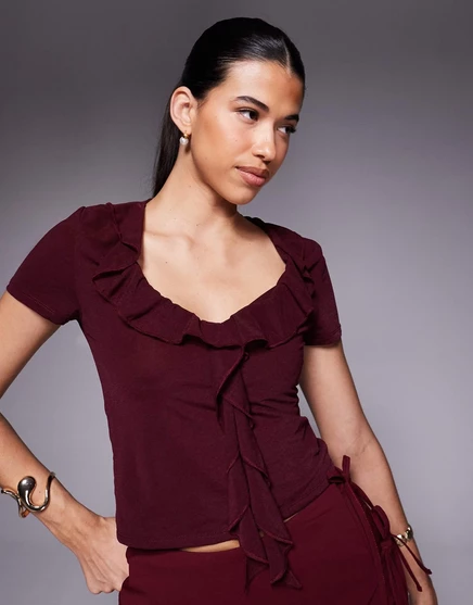 Полупрозрачный топ с оборками спереди от ASOS в ягодном стиле berry