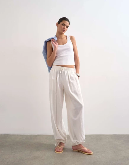 Льняные брюки-баллончики Topshop с эластичной талией белого цвета white