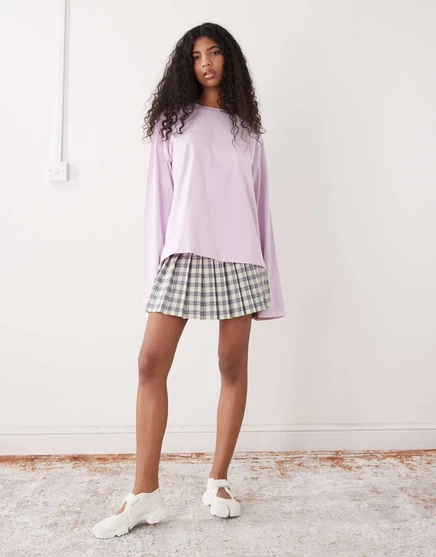 Светло-розовый топ Monki Aster с длинными рукавами и разрезами по бокам light pink