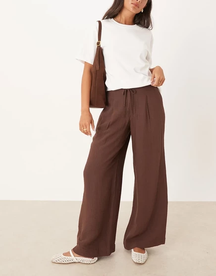 Широкие брюки ASOS DESIGN с мягкой текстурой и контрастной строчкой шоколадного цвета chocolate