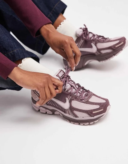 Кроссовки Nike Zoom Vomero 5 розового и коричневого цветов  brown