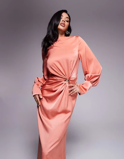 Атласное макси-платье ASOS DESIGN twist с уклоном спереди и золотой фурнитурой светло-медного цвета light copper