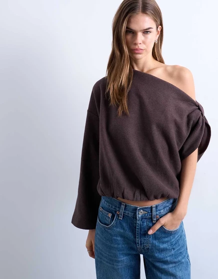 Топ с длинными рукавами и узлом на боку от Topshop soft touch с открытыми плечами шоколадного цвета chocolate