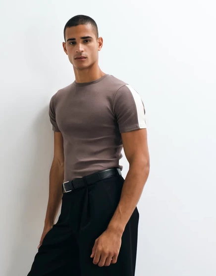 Мужская футболка ASOS Design с окантовкой, кофейная