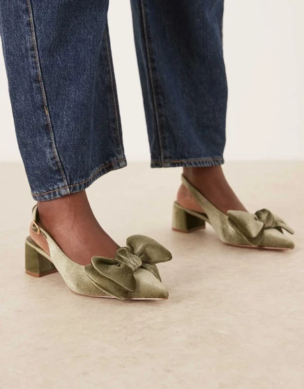 Дизайнерские туфли ASOS с широкой посадкой и бантом Symbol на высоком каблуке и ремешках из темно-зеленого бархата sage green velvet