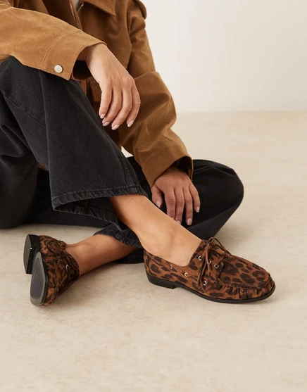 Туфли-лодочки ASOS DESIGN Muse на шнуровке из замши леопардового цвета leopard suedette