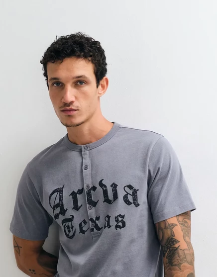 Мужская футболка ASOS Design Henley с принтом Texas, серый меланж