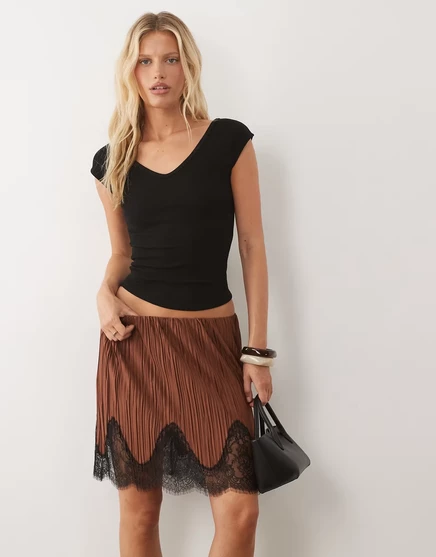 Мини-юбка-плиссе ASOS DESIGN mix &match коричневого цвета с черной кружевной отделкой коричневого цвета