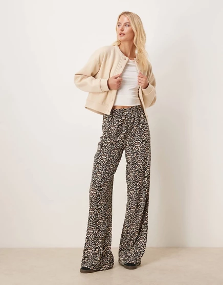 Широкие текстурированные брюки JDY Tall с принтом leo birch all over print:leopard