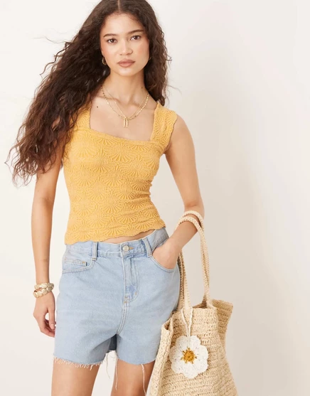 Кружевной топ на бретелях с надписью Free People love letter золотистого цвета gold