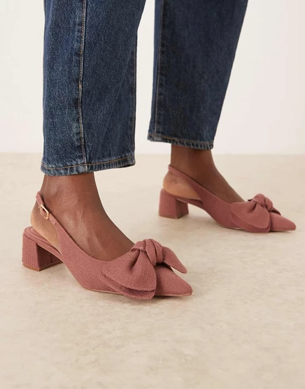 Розовые туфли-лодочки на среднем каблуке с бантом и символикой дизайна ASOS dusty pink