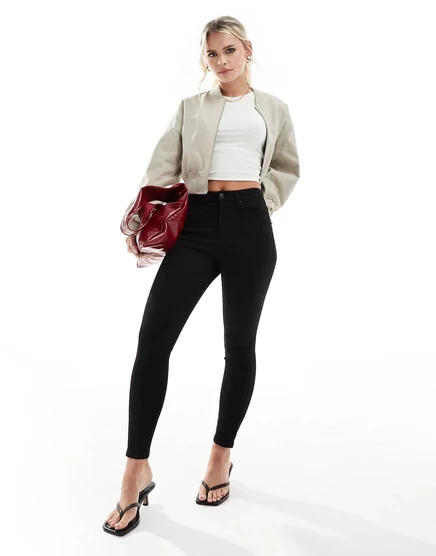Узкие джинсы Vero Moda Petite Sophia черного цвета black