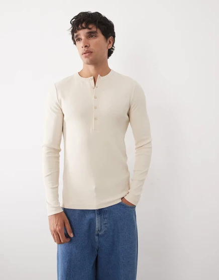 Мужская футболка ASOS Design muscle fit с воротником хенли, бежевая