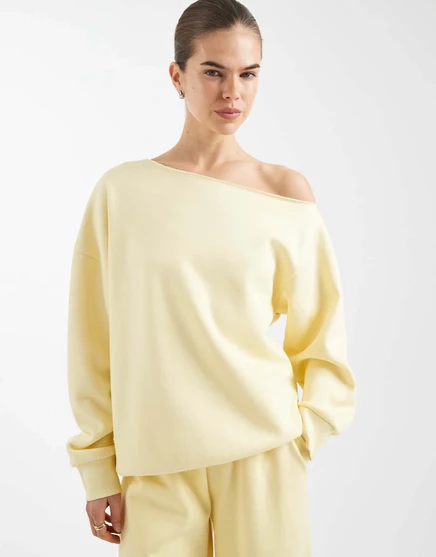 Дизайнерская толстовка ASOS с открытыми плечами и кисточкой на спине желтого цвета