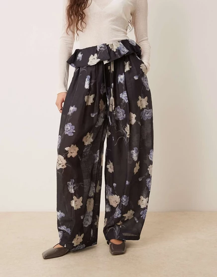Плавающие брюки ASOS DESIGN черного цвета в цветочек black floral