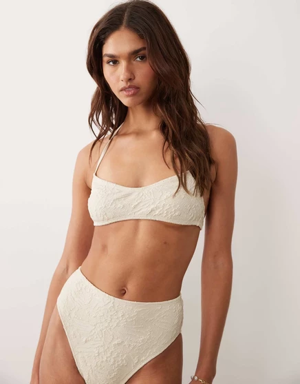 Укороченный топ-бикини на тонких бретельках Cassi Cadiz от ASOS DESIGN цвета шампанского champagne
