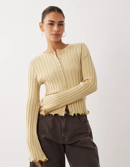 Кардиган ASOS DESIGN с оборками на манжетах и подоле из широкой трикотажной ткани в рубчик желтого цвета yellow