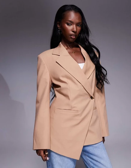 Женский пиджак ASOS Design приталенный с укороченным низом, мокко