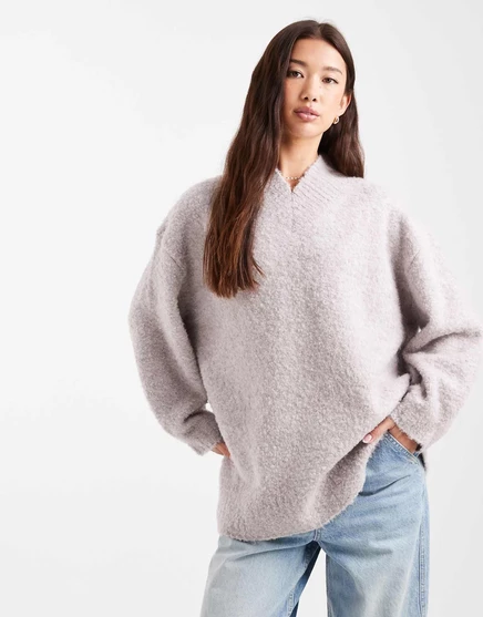 Модный свитер ASOS DESIGN extreme с v-образным вырезом и букле кремового цвета cream