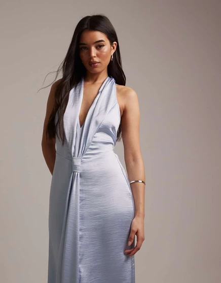 Атласное макси-платье TFNC Bridesmaid с глубоким вырезом на шее и кисточками синего цвета blue