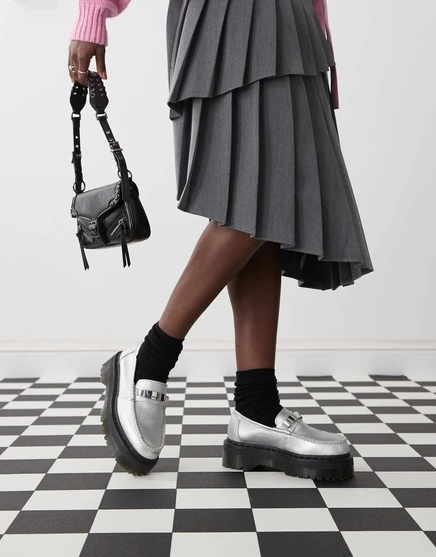 Женские лоферы Dr Martens Penton II на платформе с рифленой подошвой, серебристые