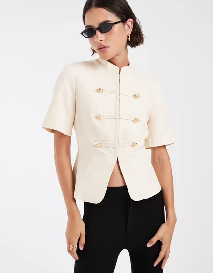 Приталенная рубашка с застежкой-лягушкой от ASOS DESIGN цвета экрю