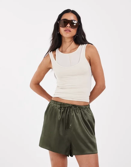 Дизайнерские шорты для бега ASOS из атласа цвета хаки, сшитые на заказ по индивидуальному заказу