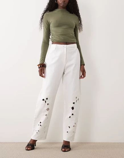 Брюки-бочкообразного кроя ASOS LUXE lazer белого цвета white