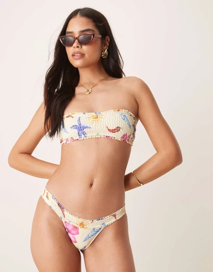 Хипстерские плавки-бикини с оборками по краям от ASOS DESIGN могут быть украшены принтом в виде ракушек light yellow