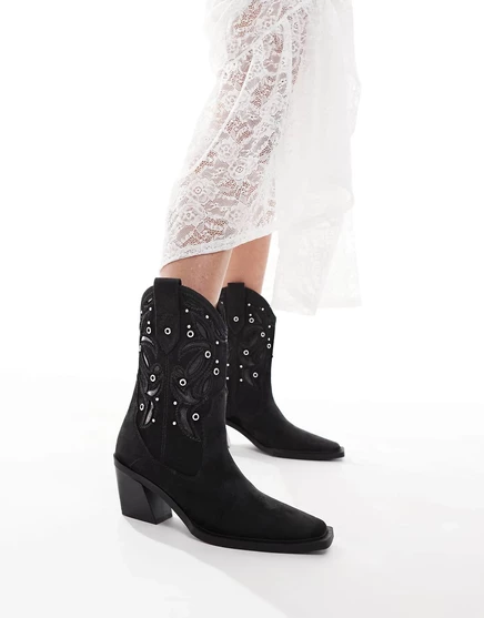 ДИЗАЙНЕРСКИЕ черные сапоги Roan western на высоком каблуке с камнями от ASOS DESIGN black