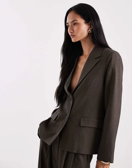 Приталенный блейзер Object oversize коричневого цвета - часть комплекта seal brown detailing