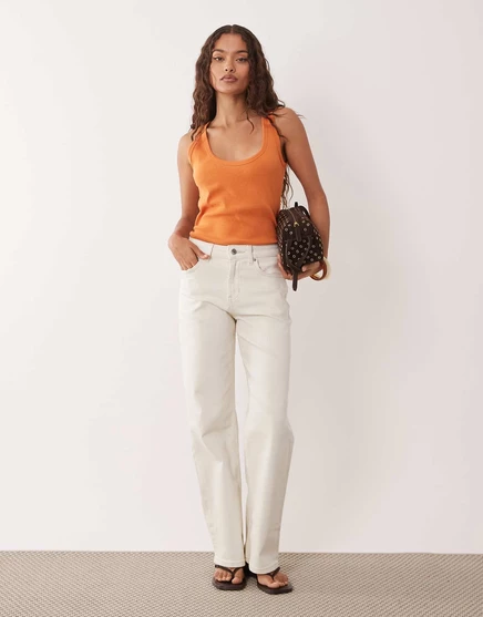 Джинсы ASOS DESIGN Petite comfort стрейчевые с прямыми штанинами белого цвета white