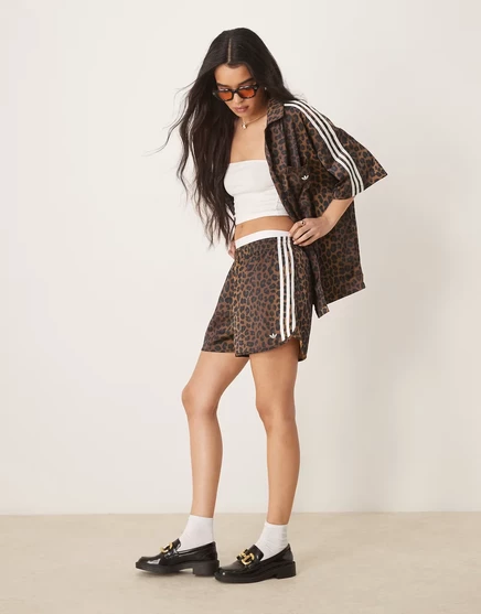 Женские шорты adidas Originals Sprinter в леопардовый принт, коричневые