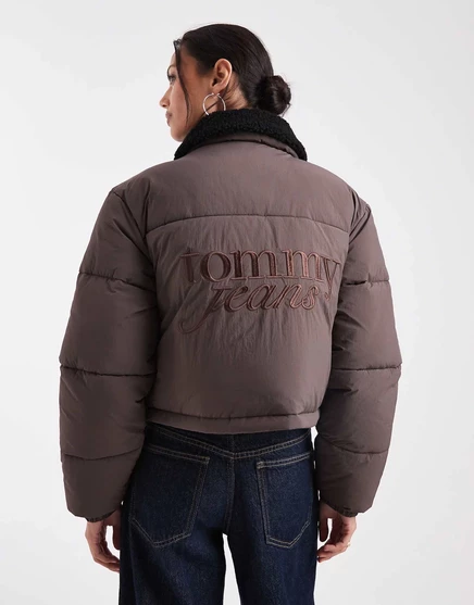 Женский пуховик Tommy Jeans с тедди воротником, коричневый