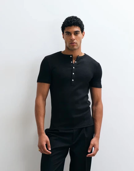 ДИЗАЙНЕРСКАЯ футболка ASOS muscle fit с вырезом 