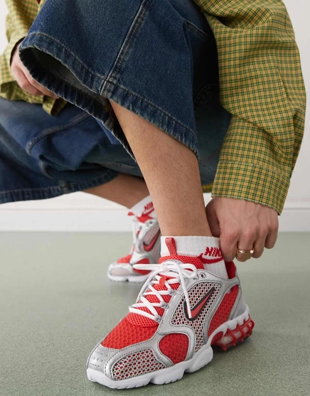 Кроссовки Nike Air Zoom Spiridon Cage 2 серебристого и красного цветов silver