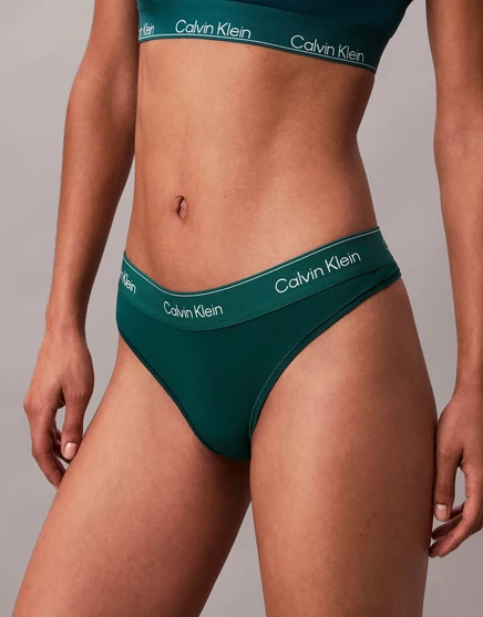 Хлопковые модальные стринги Calvin Klein Icon темно-зеленого цвета mgreen
