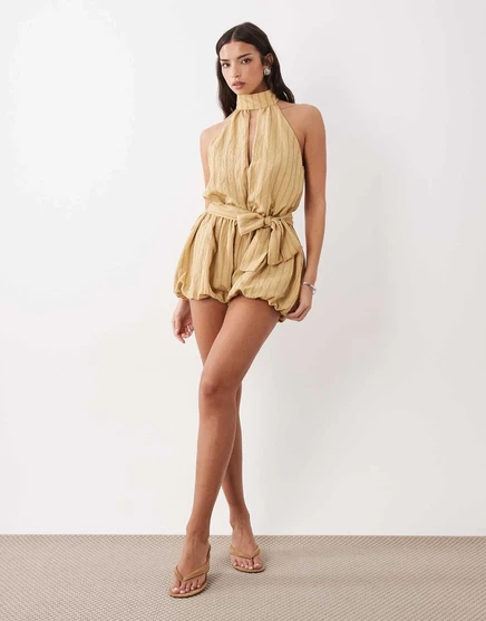 ДИЗАЙНЕРСКИЙ комбинезон ASOS с бретелькой на шее и шортами-шароварами в желтую полоску