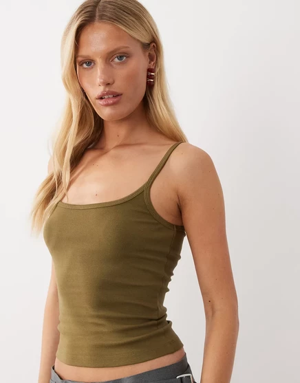 ДИЗАЙНЕРСКАЯ майка ASOS с круглым вырезом и эластичными бретельками цвета хаки